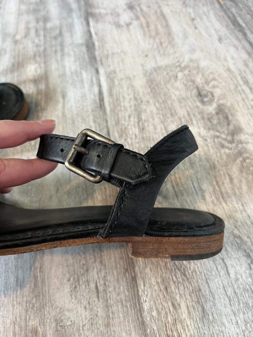 Frye Rachel T Flat Leather Sandals, Black, Women's US 6.5 - Picture 4 of 9